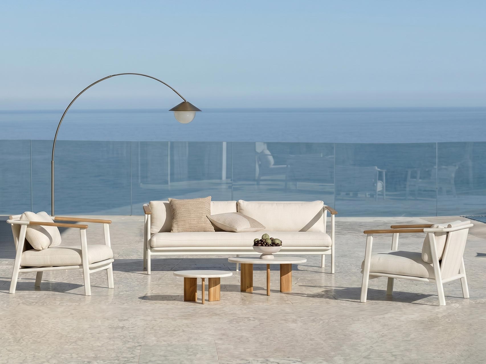 Commercial outdoor sofa set with weather-resistant frame by Xinshiyi Furniture